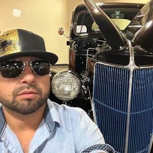 Meet your Posher, Carlos